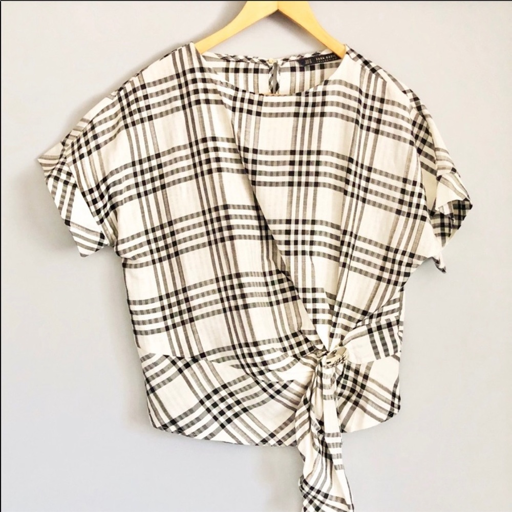 Zara basic S size top in Blake & white